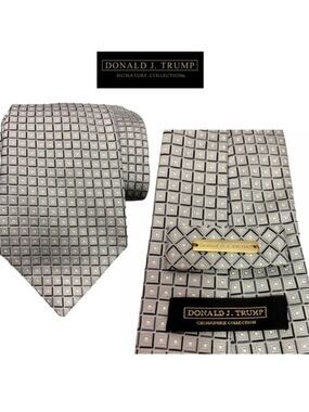 DONALD Trump Signature Collection light gray silk neck tie